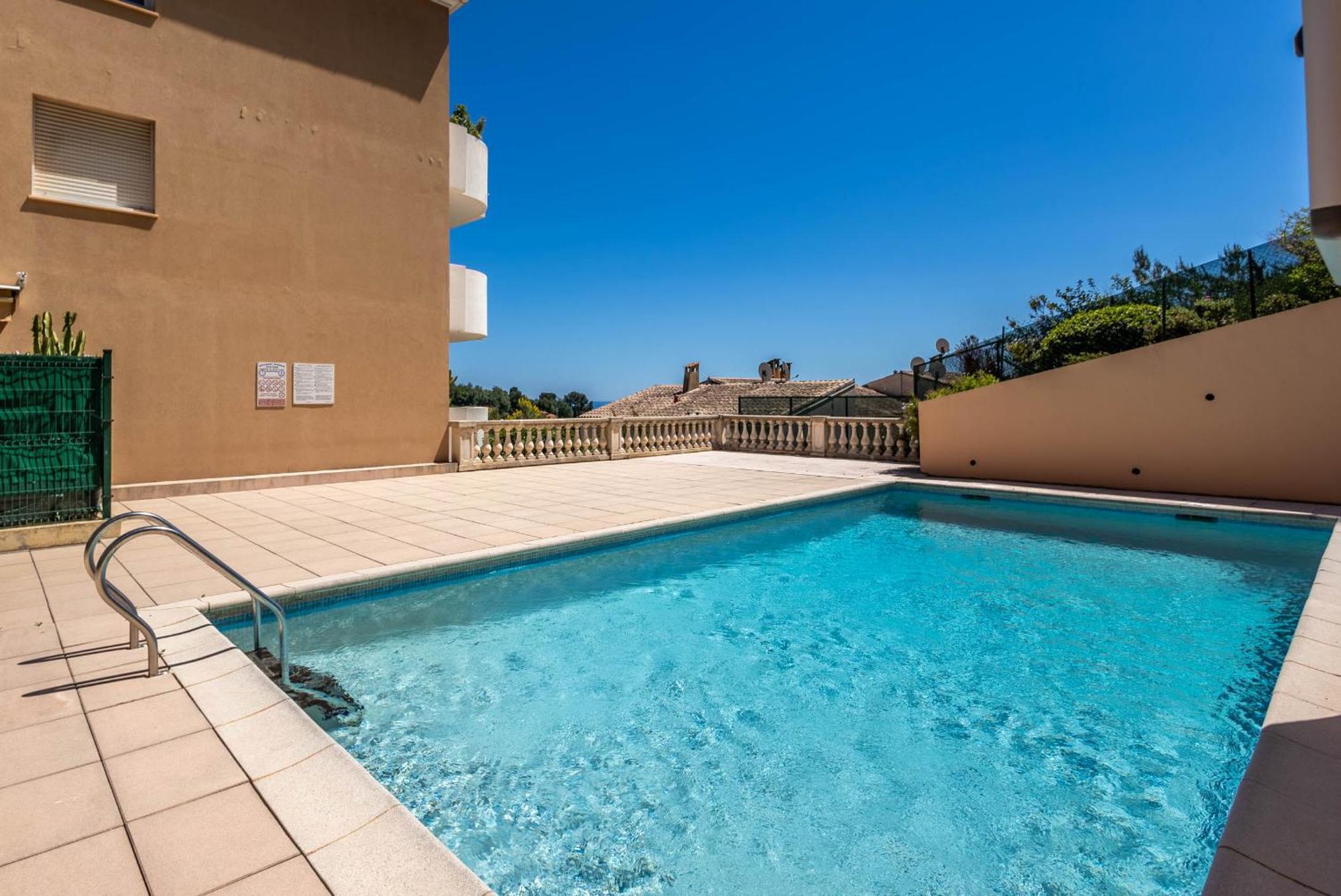 Mon Appart Avec Terrasse Et Piscine โรกบรูน-กัป-มาร์แต็ง ภายนอก รูปภาพ